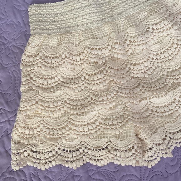 Cream Colored NWT Tiered Layered Cutout Shorts - Picture 12 of 15
